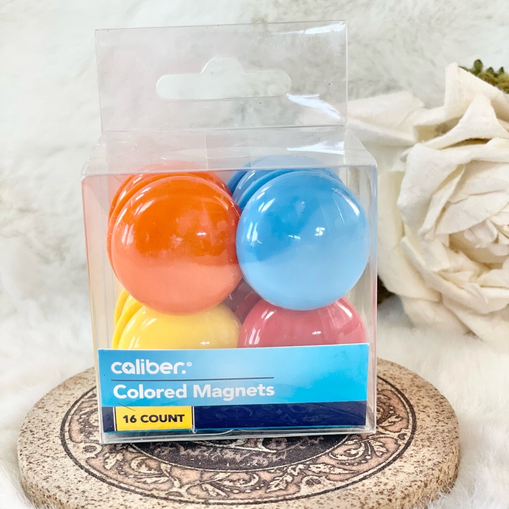 NWT Colored Magnets 16 Count Primary colors Great for displaying pictures or art